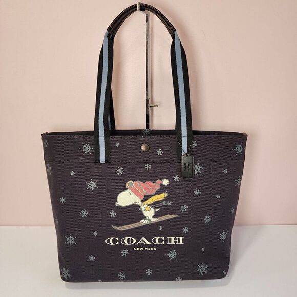 NWT Coach CE632 X Peanuts Large Tote 38 With Snoopy Ski Motif Denim Multi - Picture 1 of 7